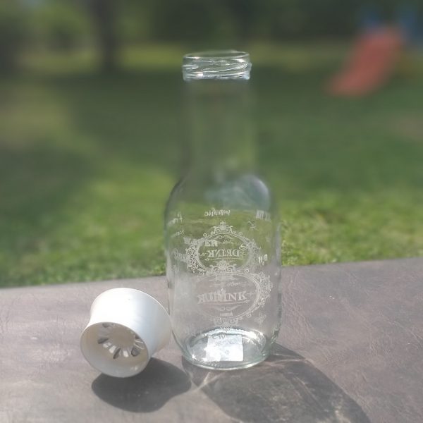 botella de agua con tapa